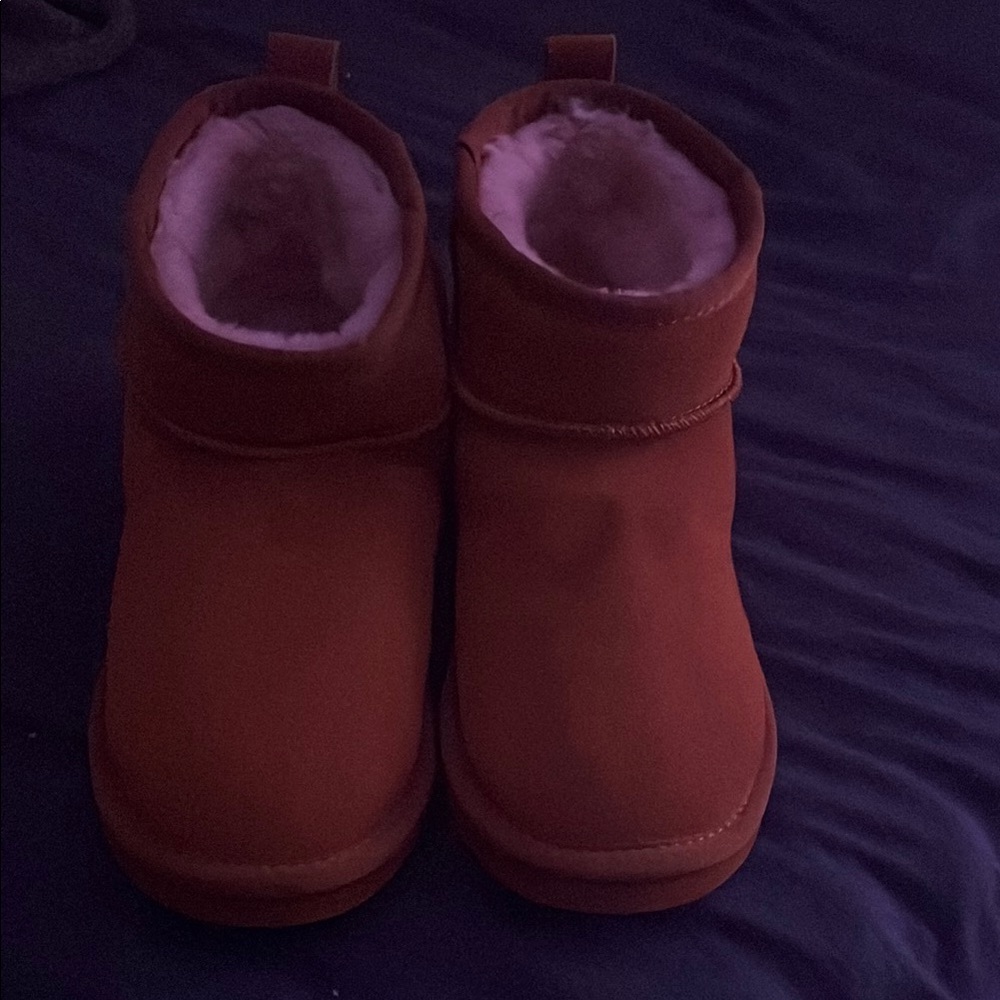 Knockoff Uggs barley worn